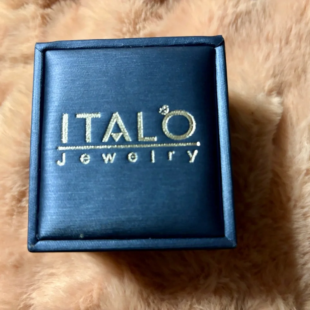Itola Jewelry Champagne Ring Size 7 BRAND NEW NEVER WORN…. - Picture 7 of 8